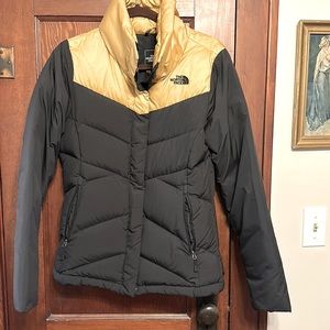 Women’s North Face winter coat. Small. New condition!